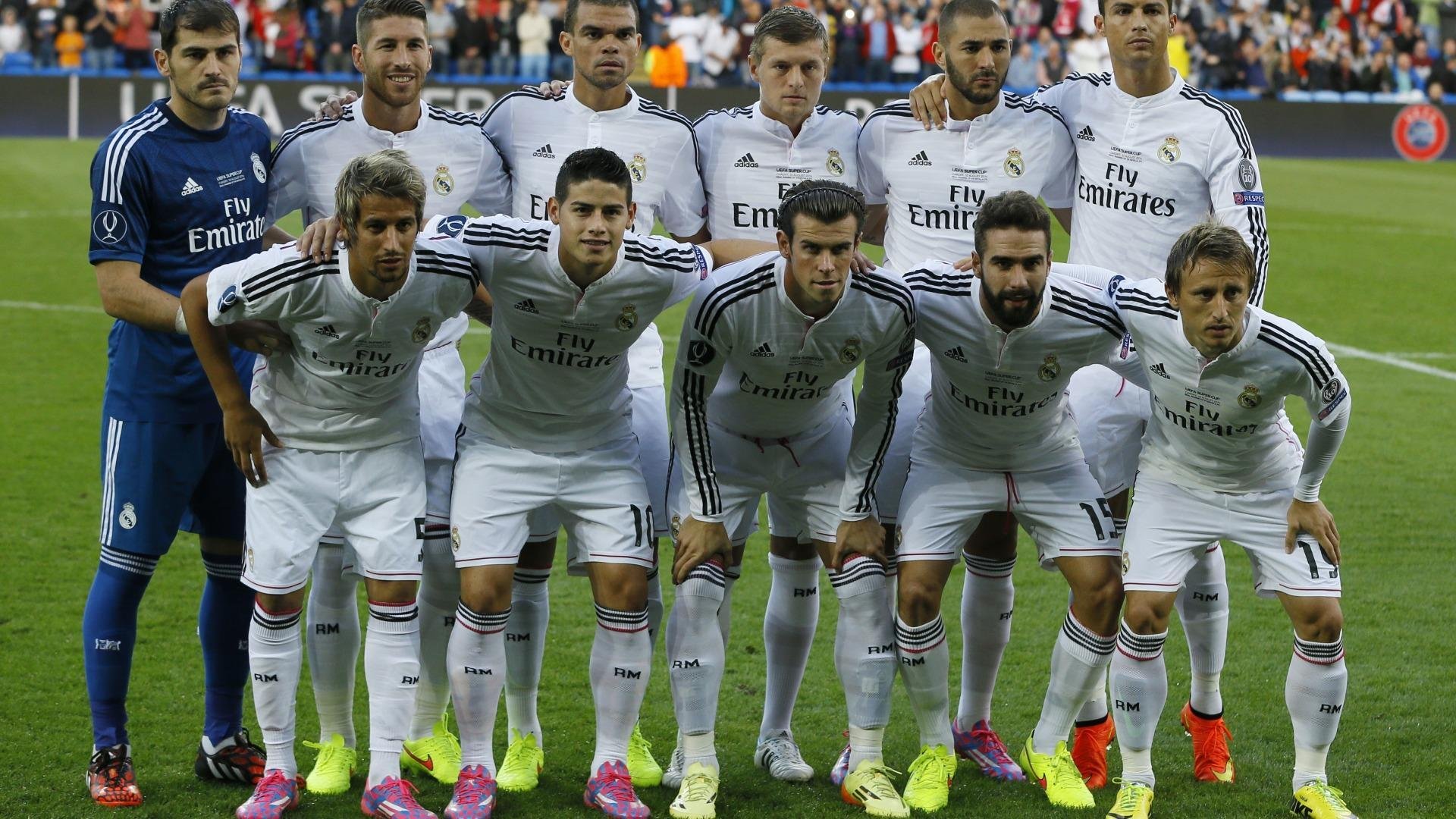 全球足球比赛激情燃烧，赛场氛围热烈，全球足球赛事情报速递